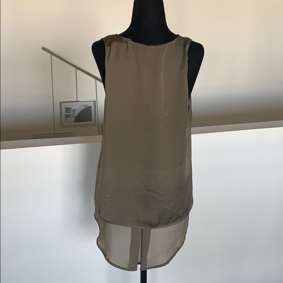 Banana Republic Flowy Top - Picture 2 of 2